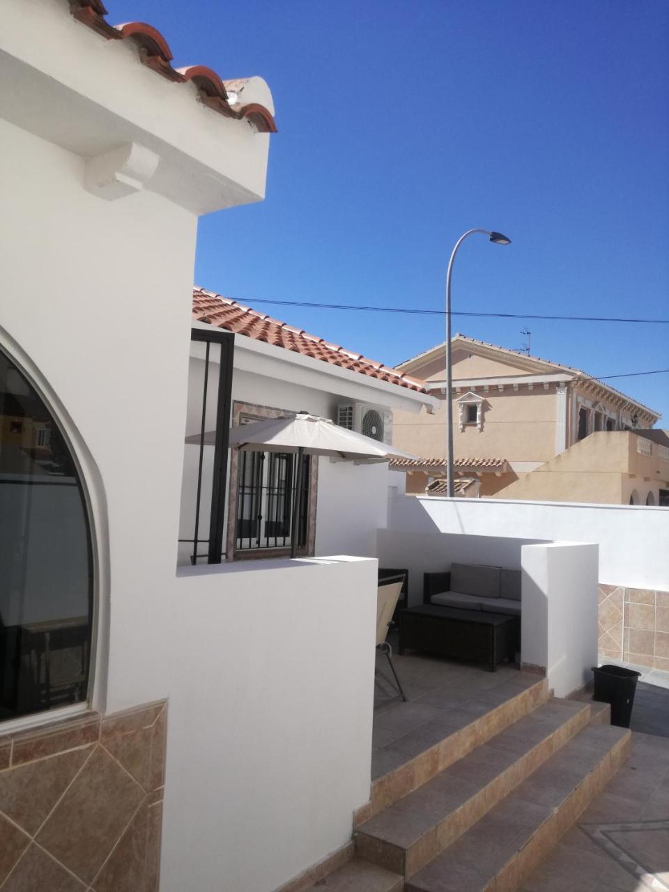 2 Bedroom Newly Renovated Bungalow Close To Bars & Restaurants Los Alcázares Екстериор снимка